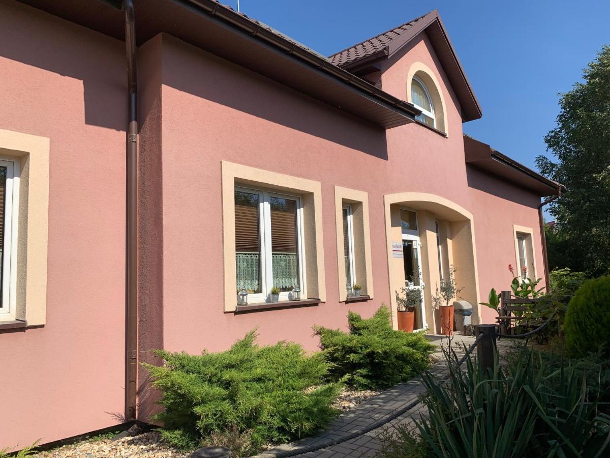 Medison Family Boutique B&B Кельце Экстерьер фото