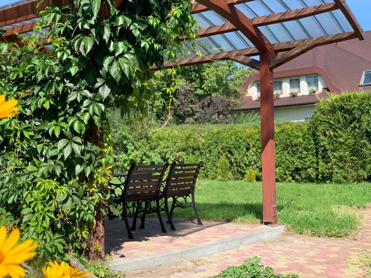 Medison Family Boutique B&B Кельце Экстерьер фото