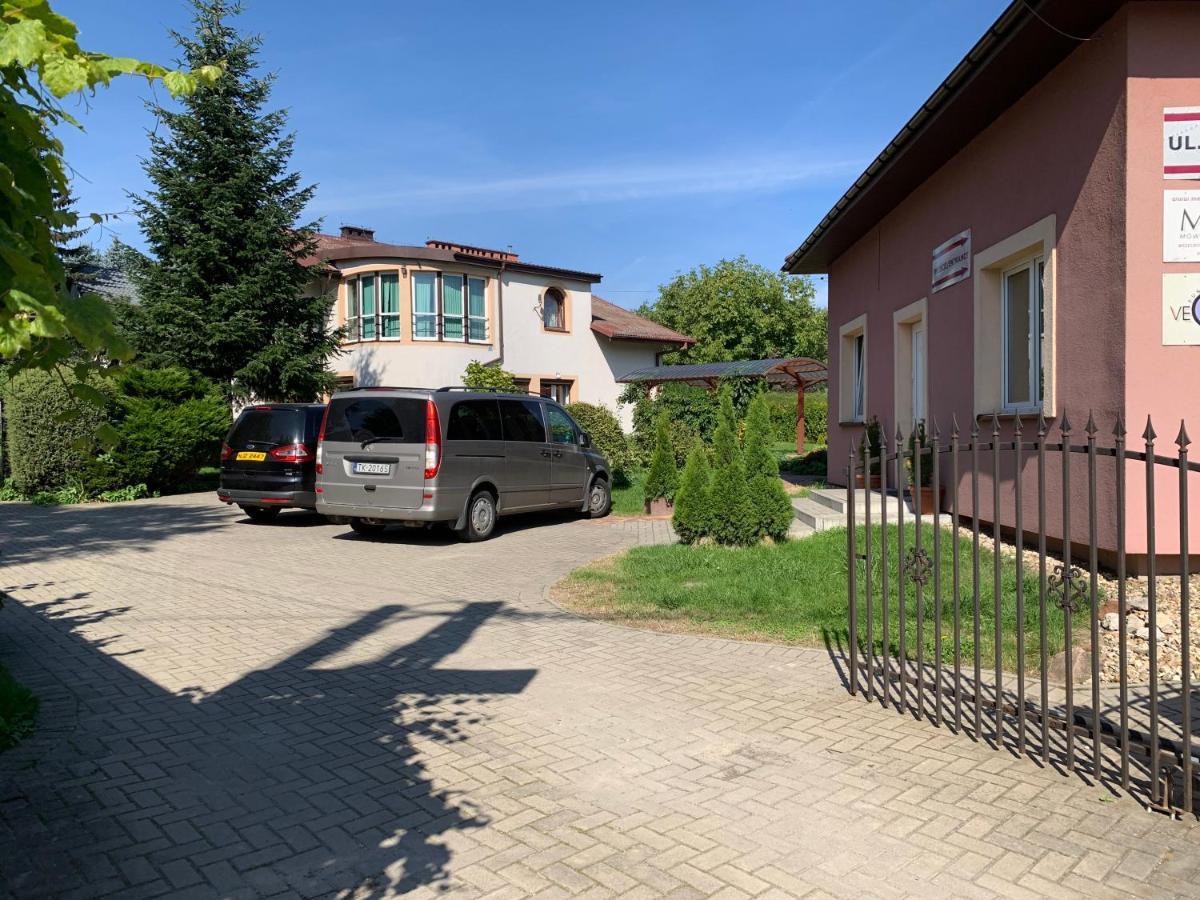 Medison Family Boutique B&B Кельце Экстерьер фото