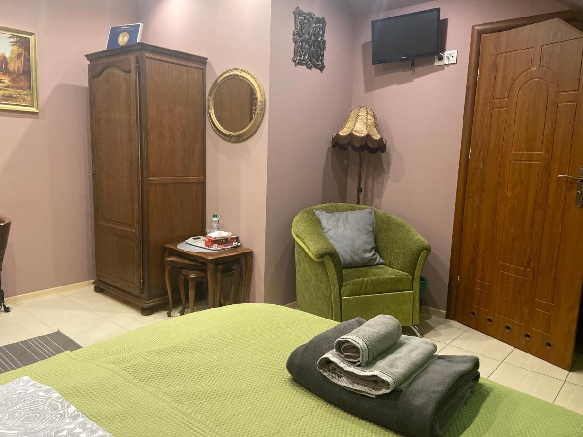 Medison Family Boutique B&B Кельце Экстерьер фото