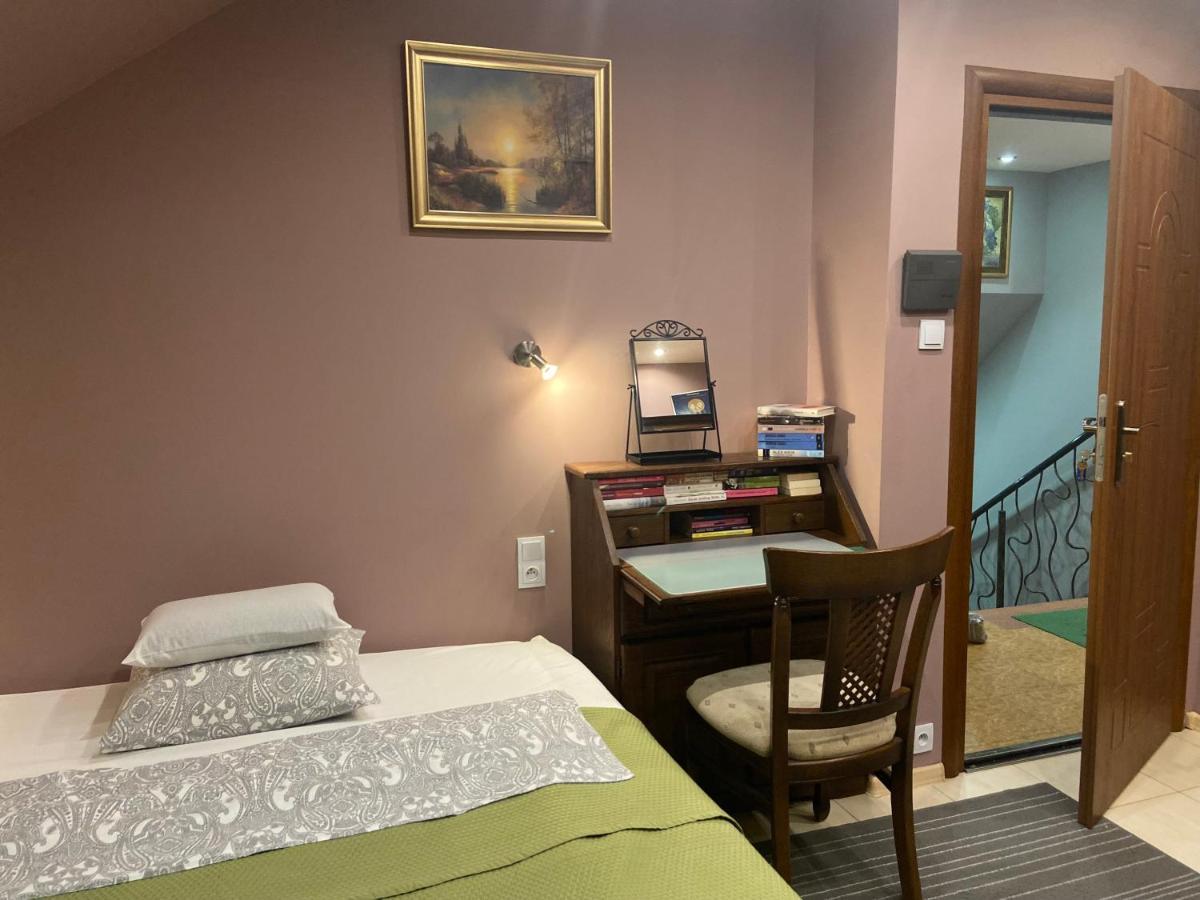 Medison Family Boutique B&B Кельце Экстерьер фото